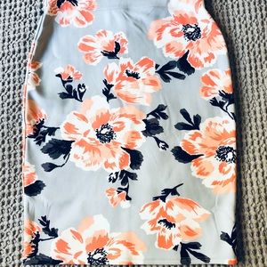 Floral print pencil skirt.